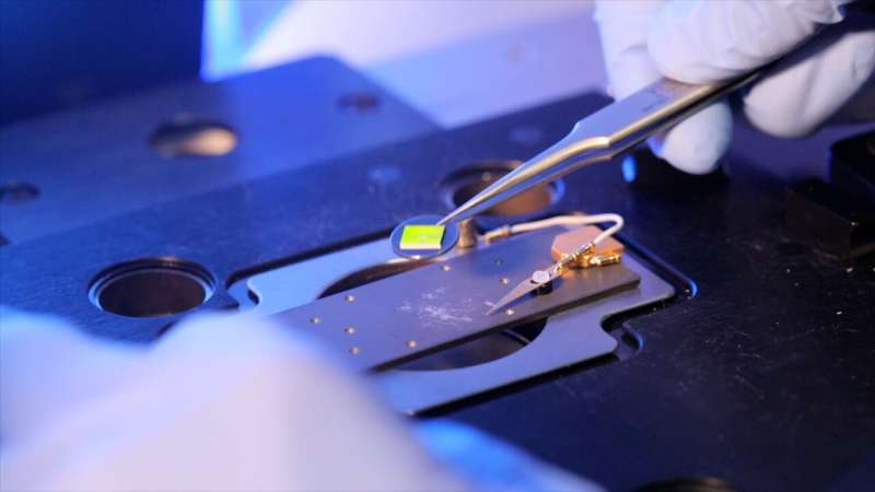 先进电子学的新方法，铁电数据存储