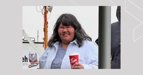 艾伯塔省一名女子死于卡车上的管子脱落，撞穿挡风玻璃