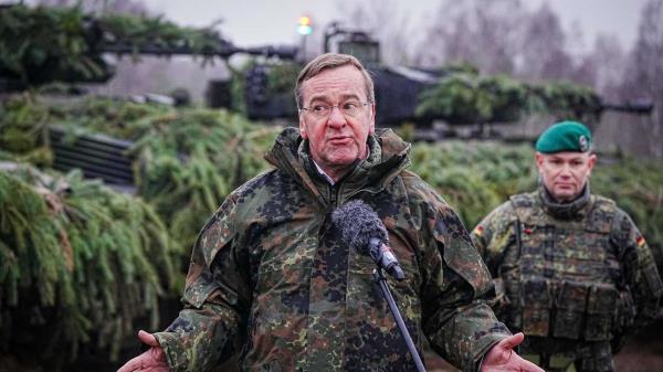 皮斯托瑞斯补充说-“如果我们受到攻击，我们必须能够发动战争”