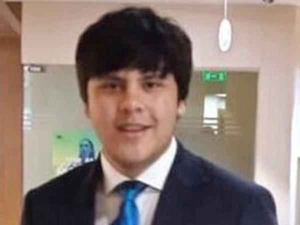 19岁的Suleman Dawood在登上注定要沉没的泰坦尼克号潜水器时非常“害怕”