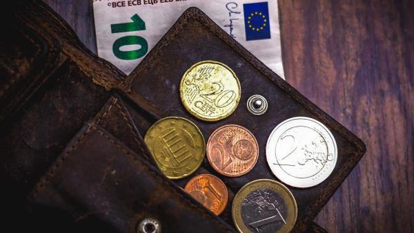 薪资报告2024-三分之二的员工对自己的薪资不满意