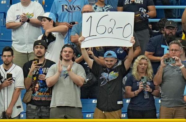 光芒队以11-0大败A队，以9-0追平大联盟20年来最佳开局