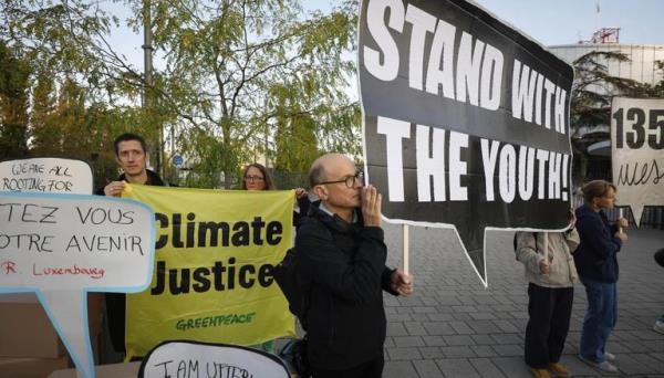 在里程碑式的法庭案件中，六名年轻的气候活动家起诉了32个欧洲国家