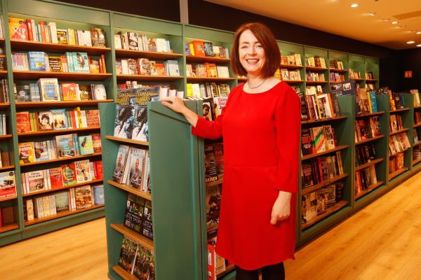 Dubray负责管理The Gutter书店在都柏林的两家分店