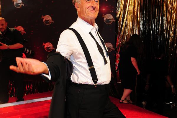 《Strictly Come Dancing》的评委和舞者都记得“真正的绅士”莱恩·古德曼