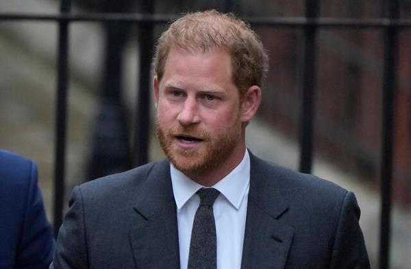 哈里王子因电话窃听案重回法庭