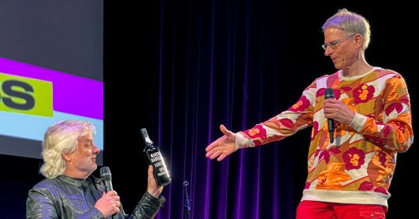 两种主要的意识理论对峙