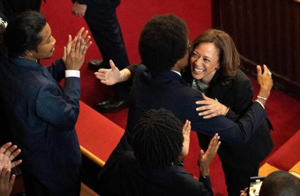 卡玛拉·哈里斯领导田纳西州集会，支持被罢免的议员