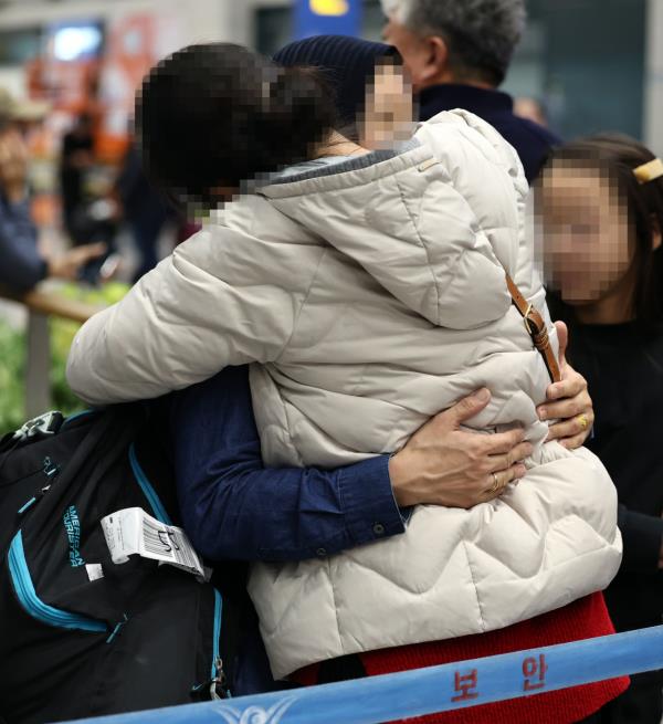 从加沙逃到埃及的韩国人正在回家