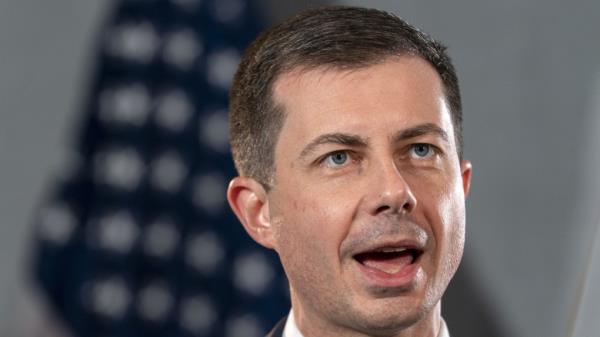 Buttigieg-特斯拉不应该把驾驶系统称为自动驾驶，因为人类仍在控制着它