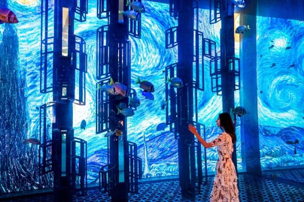 Samsung　Electronics'　smart　LED　signage　in　Atlantis　the　Royal　hotel 