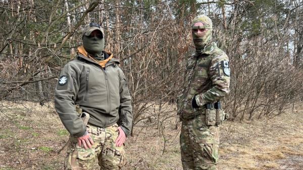 “我知道我可以死在这里”-两名前加拿大士兵描述了在乌克兰前线的生活，以及他们为什么要战斗