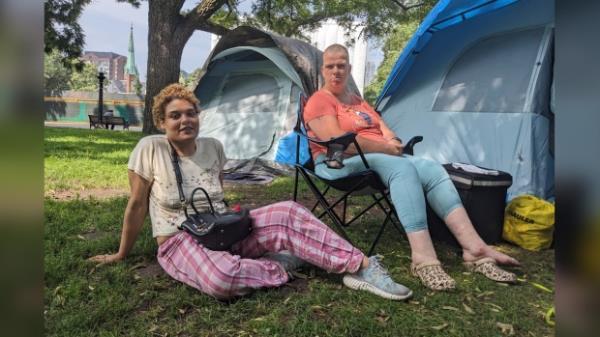 “超越紧急情况”-多伦多无家可归的人正在与极端高温和恶劣的空气质量作斗争