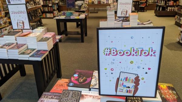 TikTok上数十亿的标签浏览量显示了每个人都在阅读什么