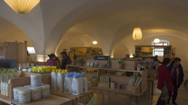 在施泰因加登的老修道院啤酒厂：新的本地供应商超市开业