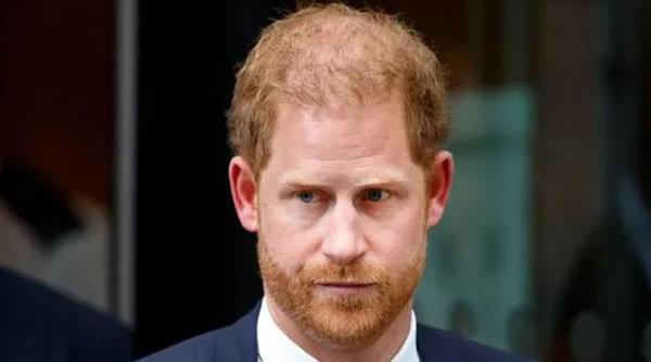 哈里王子的“教养”要归咎于他成年后的“幼稚”