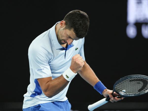 澳大利亚网球公开赛第8天：德约科维奇晋级16强，创造了费德勒的纪录，并接近与辛纳的巅峰对决