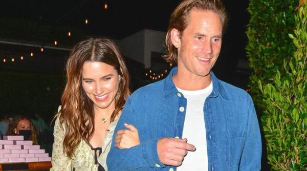 索菲亚·布什和格兰特·休斯分道扬镳