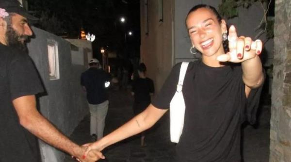 杜瓦·利帕和罗曼·加夫拉斯分享了希腊度假的先睹为快