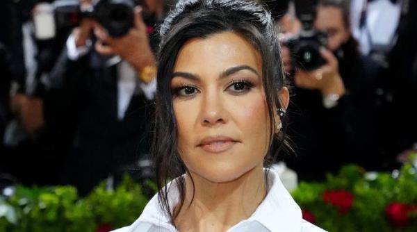 考特妮·卡戴珊分享了新妈妈们的造型技巧