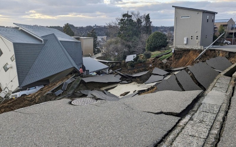 日本正在搜寻地震中失踪的50多人