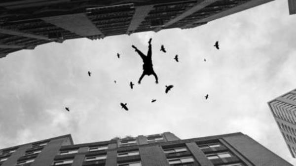 欧盟选举观察员在非洲国家自杀