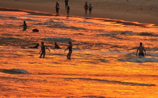澳大利亚新年周末将迎来热浪和雷暴天气