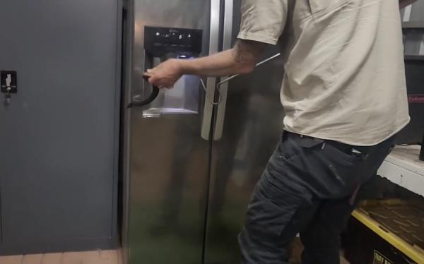 拜登誓言继续施压后，美国对也门实施了新的打击