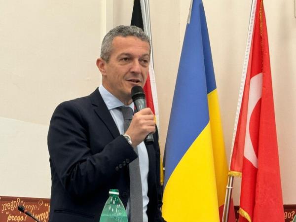 Uil档案，“30年-40%的教育机构”-工会和家长协会