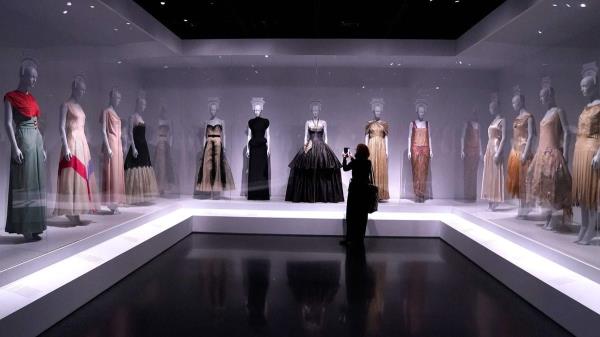 女人给女人穿衣：纽约大都会博物馆向一个世纪以来伟大的女设计师致敬