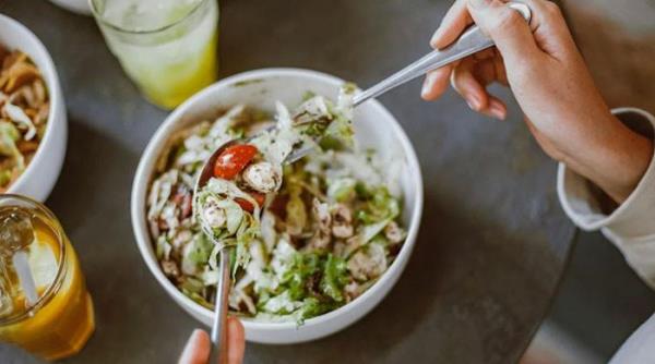 厌食症：伪装成“干净饮食”的饮食失调背后的真相