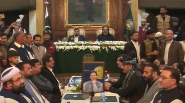 15名开伯尔-普赫图赫瓦内阁成员宣誓就职