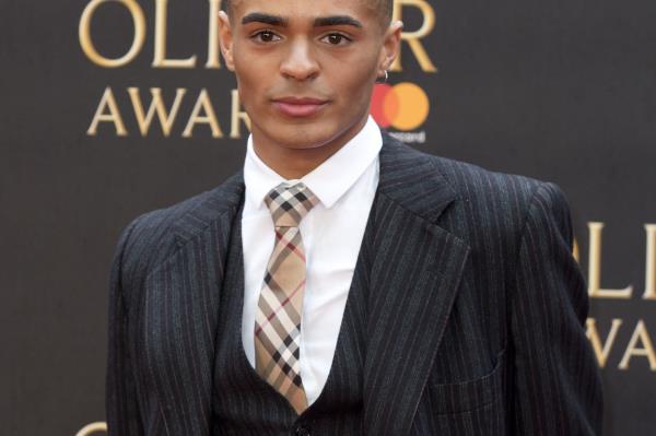 《魔法世界》的雷顿·威廉姆斯说，他面临着“铺天盖地”的“喷子”