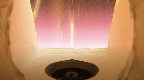 太空舱穿过地球大气层时的样子