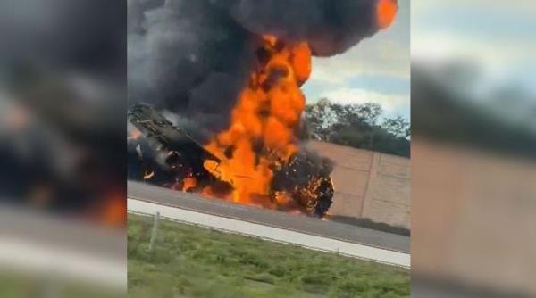 佛罗里达I-75包机坠毁，机上5名乘客中2人死亡