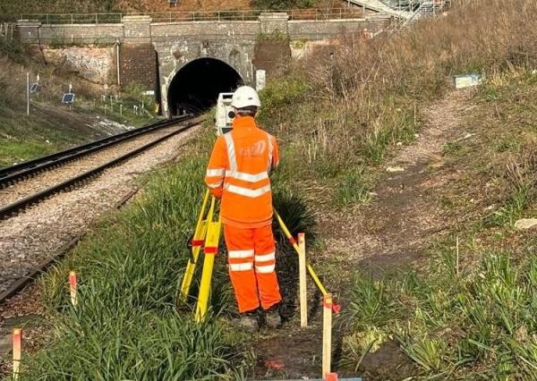 伊斯特利和法勒姆铁路线将关闭维修