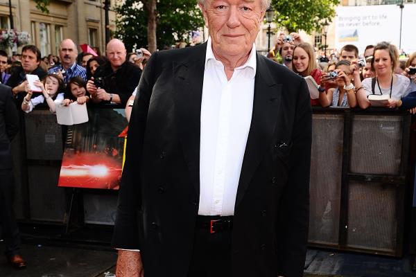 j·k·罗琳和鲁伯特·格林特向《哈利·波特》明星迈克尔·刚本爵士致敬