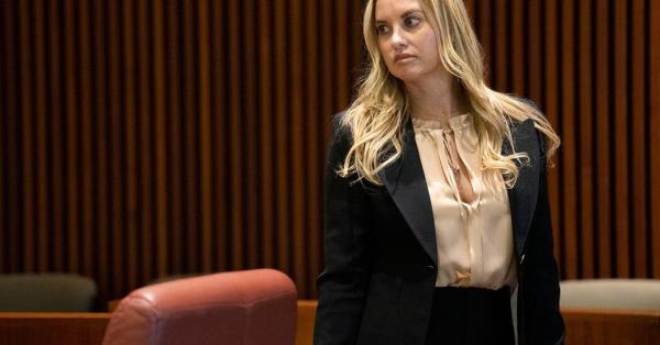 TikTok整形外科医生Dr罗克西失去了行医执照