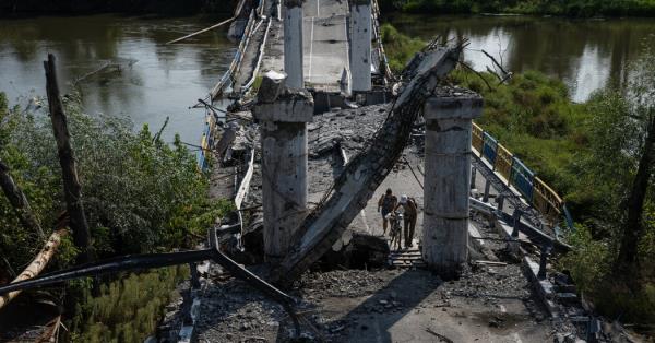 “他双手沾满鲜血”