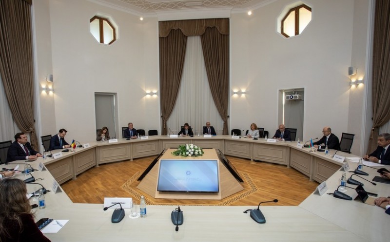 阿塞拜疆与罗马尼亚探讨加快实施绿色能源走廊项目