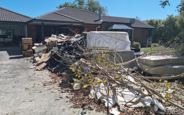 霍克湾的市长们承认失败，为加布里埃尔飓风的应对辩护