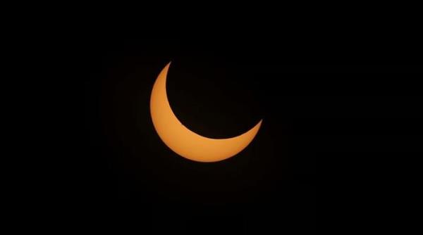 这是你在加州看到日食的方式