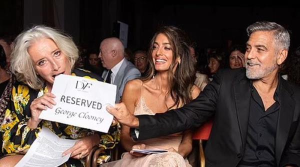 艾玛·汤普森在DVF颁奖典礼上的滑稽表演抢尽了风头