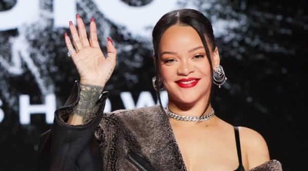 穆尼·朗震惊地承认蕾哈娜：“你不会想到”