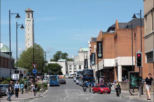 有多少难民和寻求庇护者住在南安普顿？