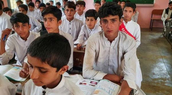 由于缆车恐怖事件使学生们无法上学，教育处于平衡状态