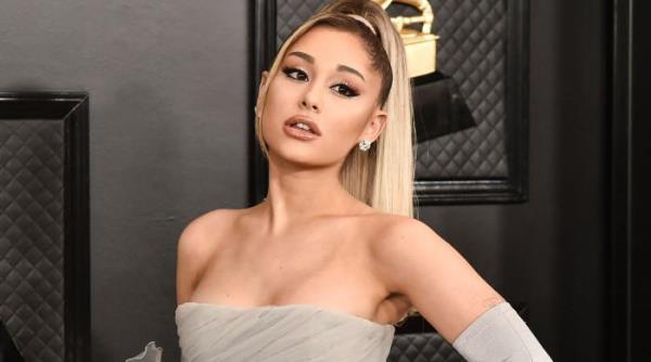 爱莉安娜·格兰德的新纹身象征着生命的转变阶段