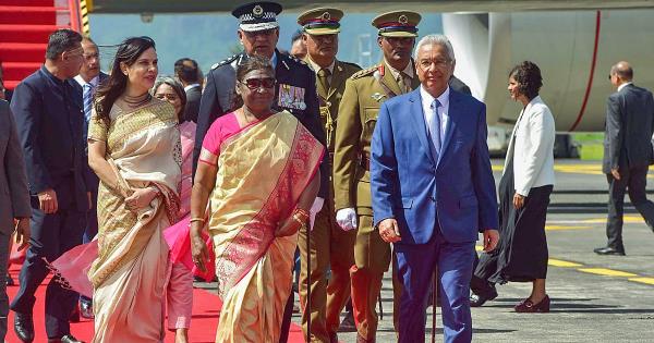 穆尔穆总统抵达毛里求斯，成为毛里求斯国庆节的主宾