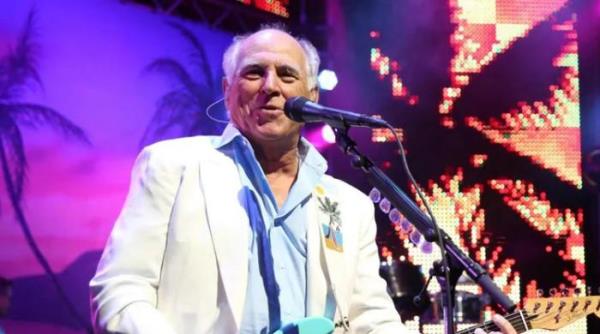 埃尔顿·约翰爵士、布莱恩·威尔逊等人向已故的吉米·巴菲特致敬