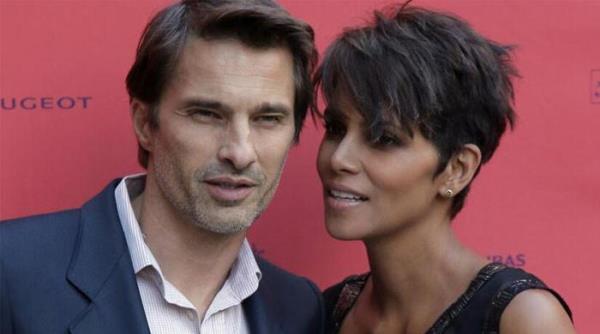 哈莉·贝瑞的前夫奥利弗·马丁内斯陷入了困境